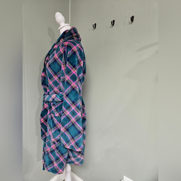 Victoria Secrets Robe. Size  xs/xp/xp/p.  Good condition. Green and pink plaid. - Picture 4 of 8